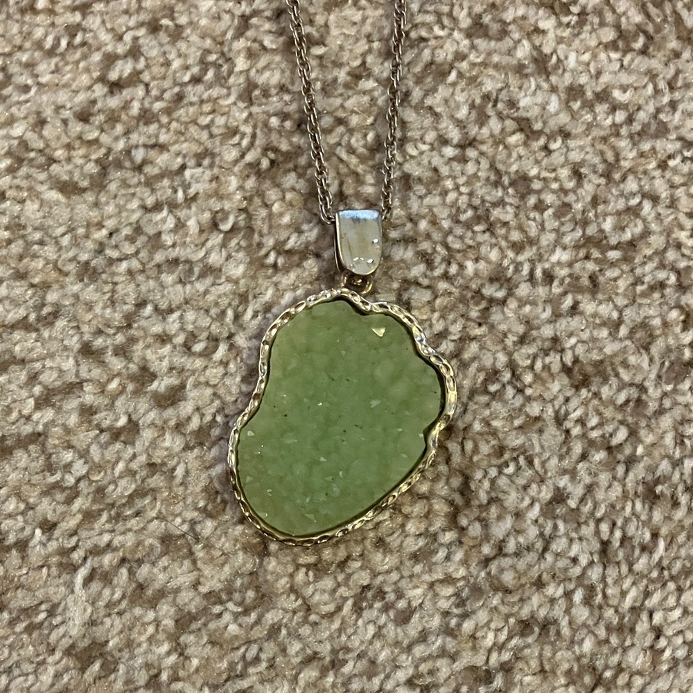 Elegant Green Stone Long Gold Tone Pendant Necklace